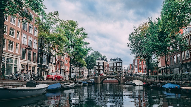 Een unieke manier om Amsterdam te leren kennen: Een rondvaart in Amsterdam door de grachten